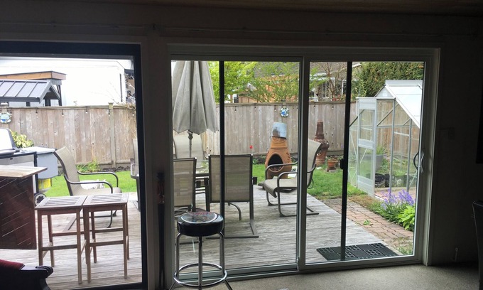 Surrey House | Crescent beach house 2bed 2bath