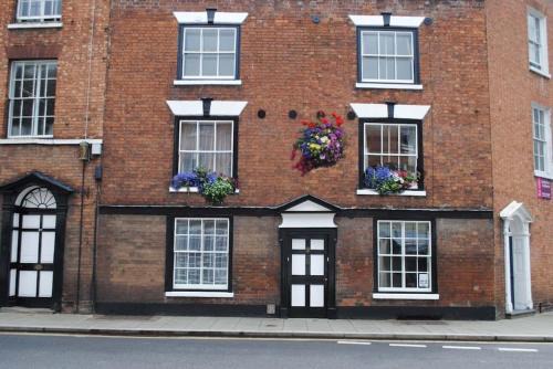 Tewkesbury House | Crescent Cottage, sleeps 8, pet friendly