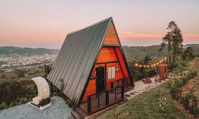 Ituporanga Ski Chalet | Crescent Moon Cabin, close to everything, far from everyone! Comfort and privacy!