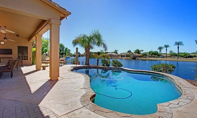 Chandler House | CRESCENT - Stunning Lake View with Pool, BBQ and Sunsets