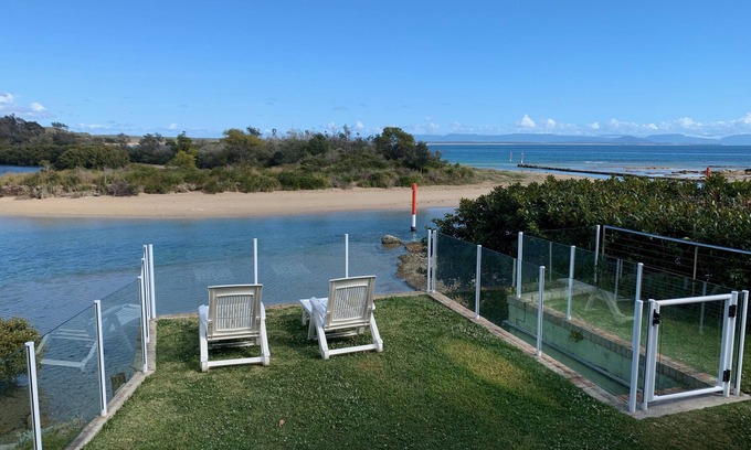 Currarong House | Crescent - Waterfront Beach House