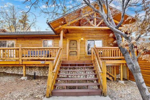 Upper Moonridge House | Crescenta Pines Resort Log Cabin~ Hot Tub~ Games~