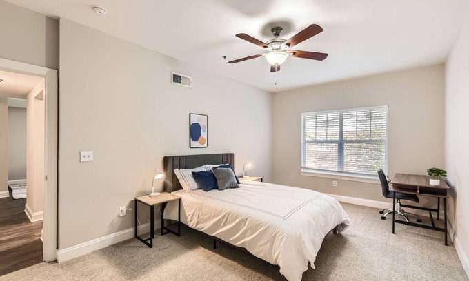 Old Fourth Ward Apartment | Crest at Midtown 1112 l 1 Bedroom 1 Bathroom