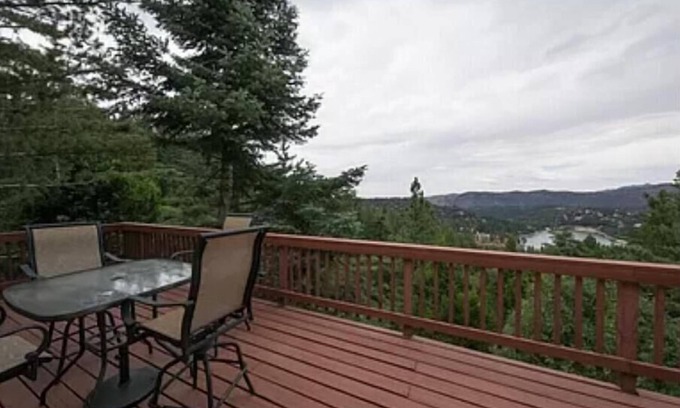 Crestline House | Crestline Dream View Getaway w/enough beds for 20+ people