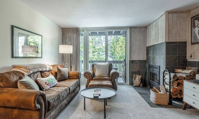 Woodwinds Condo | Crestview #3 bldg C 1 Bedroom plus Den/ 2 Bathroom, close to town shuttle and walk to village