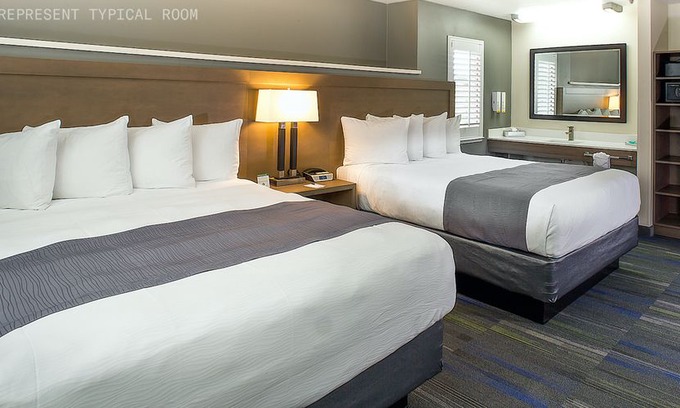 Cuernavaca Apartment | Crestview | Bold Room + Business Center