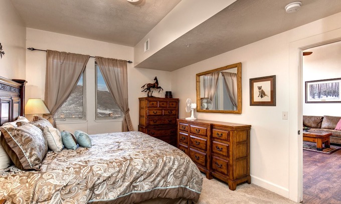 Kimball Junction Condo | Crestview D304 by Moose Management-Top Floor! Walk to Outlets&Shuttle -HotTub
