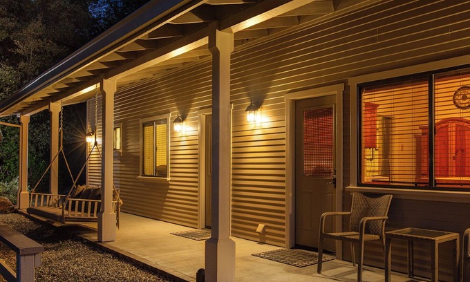 Murphys Cottage | Crestview Pond Estate Cottage: A Pet-Friendly Retreat