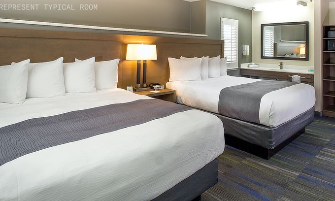 Cuernavaca Apartment | Crestview | Simple Room + Desk