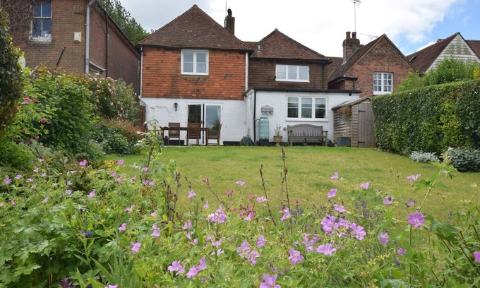 Robertsbridge House | Cricket Cottage - Three Bedroom House, Sleeps 7