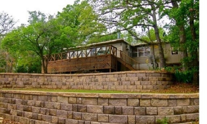 Sulphur House | Cricket Hollow – The Naturalist’s Dream, is a spacious Vacation Home.