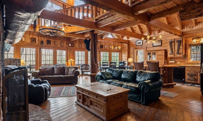 Oneida Cabin | Crickett Lane - 8 Stall Horse Barn