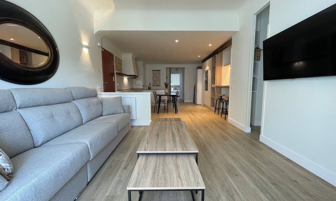 Baza Apartment | Crimson Suite. Whole housing: apartment in Baza, Spain.