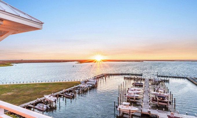 Crisfield Condo | Crisfield Penthouse Retreat with Amazing Water Views!