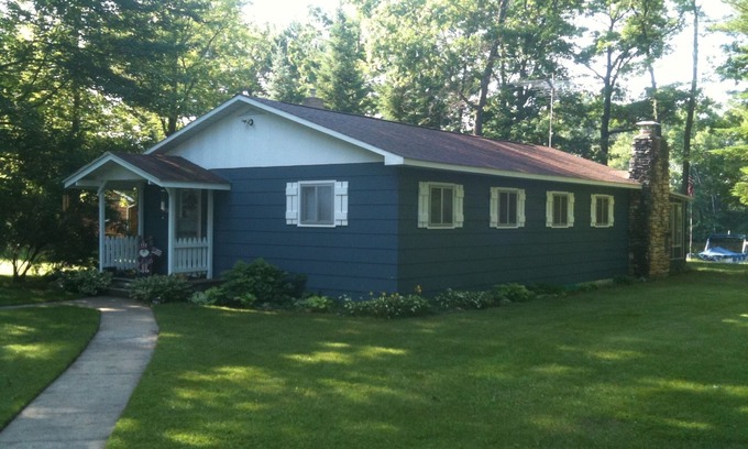 Crivitz Cottage | Crivitz Area Cottage on Pristine Sandstone Flowage of the Peshtigo River.