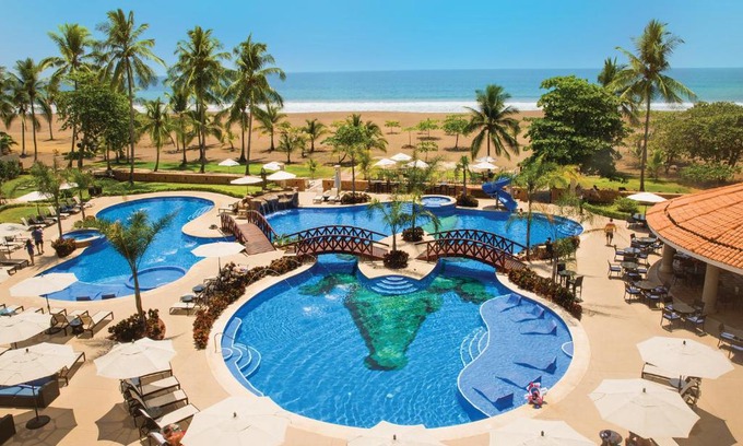 Barrio Los Faroles Resort | Crocs Resort & Casino