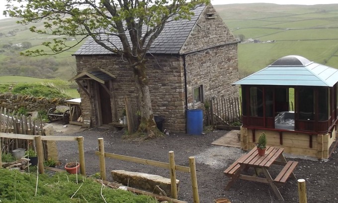 Alston Cottage | Crofters Cottage Cosy,Romantic with 24/7 private hottub sole use,Farm holiday