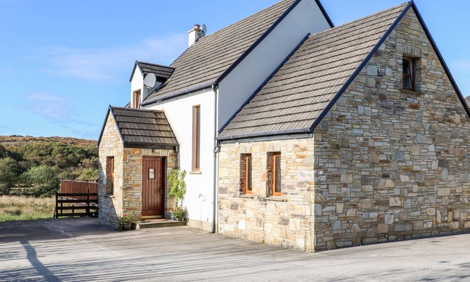 Crolly House | CROLLY HOME, pet friendly, with open fire in Crolly, County Donegal