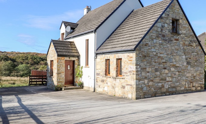 Crolly House | CROLLY HOME, pet friendly, with open fire in Crolly, County Donegal