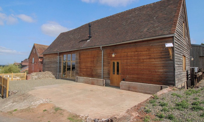 Tenbury Wells Cottage | CROOK BARN, pet friendly, character holiday cottage in Tenbury Wells