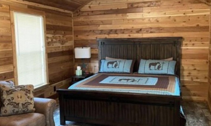 Hamilton Cabin | Crooked Creek Ranch Cabin 10