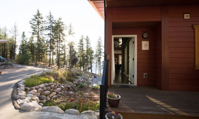 Okanagan-Similkameen House | Crooked Tree Guest Suites - The Fir Suite