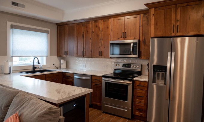 Richmond Apartment | Crosley Loft Apartment 8B