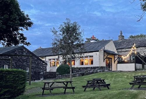 Tebay Hotel | Cross Keys Inn