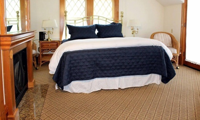 Pacific Grove Hotel | CROSS Ocean View from Balcony-RELAX-QUEEN BEDROOM