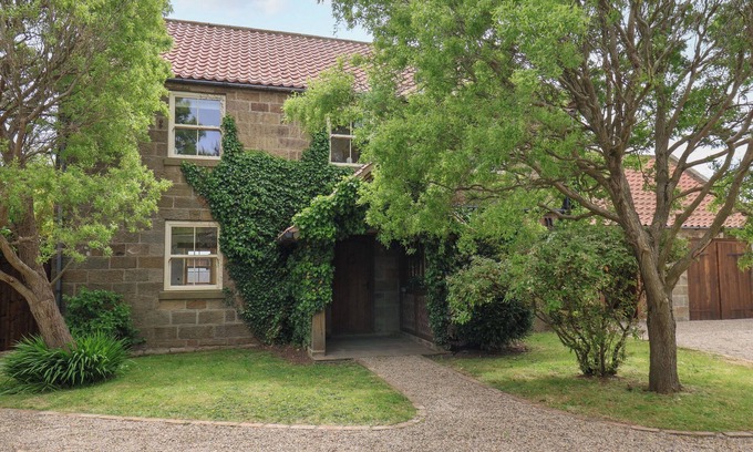 Briggswath Cottage | CROSSBUTTS FARMHOUSE, pet friendly, with hot tub in Whitby