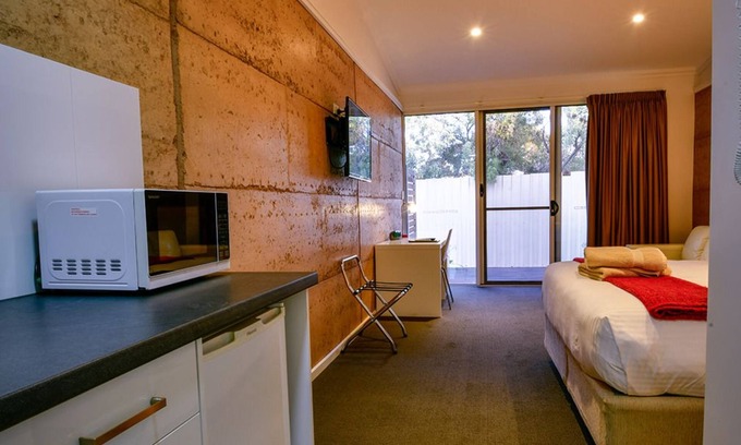 Port Augusta West Hotel | Crossroads Ecomotel