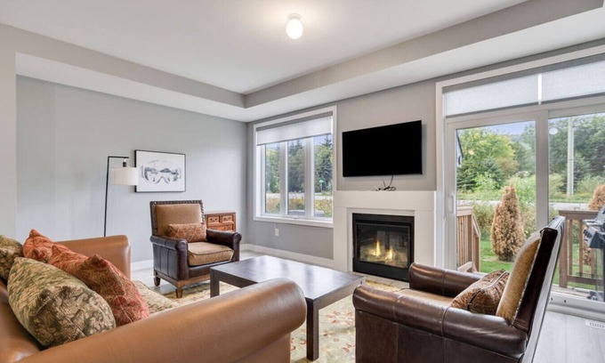 The Blue Mountains Villa | Crosswinds Haven: 3BDR Backing onto Blue Mountain