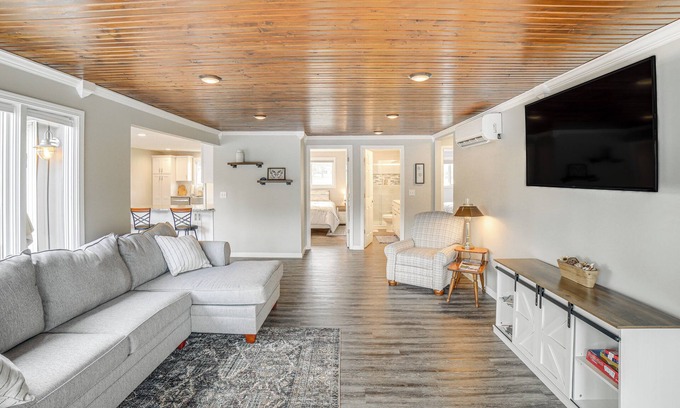 Newaygo House | Croton Pond & Muskegon River Cottage w/Boat Docks