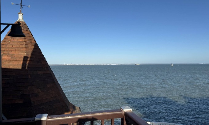 Seaview Apartment | Crow's Nest lovely apartment overlooking the sea with balcony