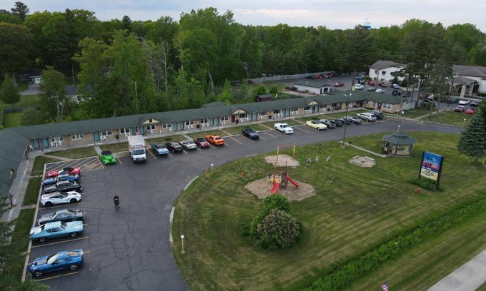 Tawas City Hotel | Crow's Nest