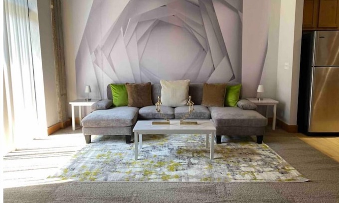 Downtown West Apartment | Crown Family Suite Pool/Breakfast/Parking