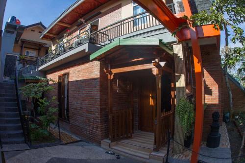 Ambarawa House | Crown Guest House