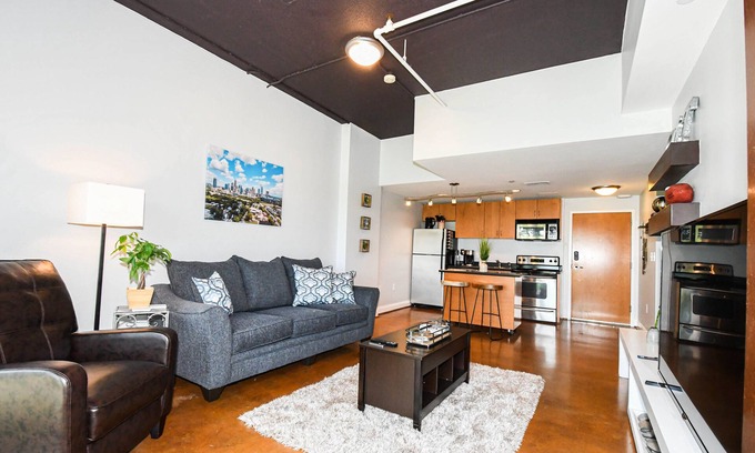 Fourth Ward Apartment | {Crown Palace} - Uptown Spot