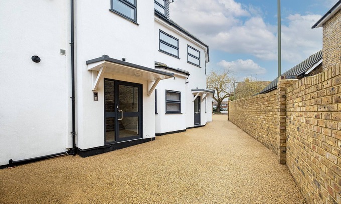 Shepperton Apartment | Crown Place 2 & 3 Bedroom Luxury Apts