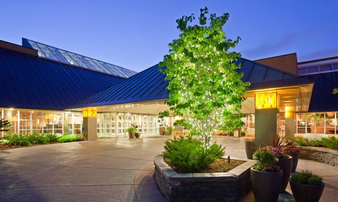 Plymouth Hotel | Crowne Plaza Minneapolis West by IHG