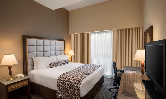 Burlingame Hotel | Crowne Plaza San Francisco Airport