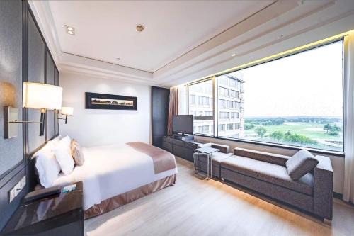 Jiading Hotel | Crowne Plaza Shanghai Anting-Auto City - 15 Minutes drive to F1