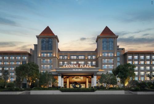 Xiangcheng Hotel | Crowne Plaza Xiangyang Fuchun Lakeside