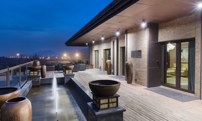 Yunlong District Hotel | Crowne Plaza Xuzhou Dalong Lake by IHG