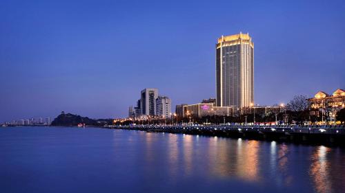 Jingkou District Hotel | Crowne Plaza Zhenjiang by IHG