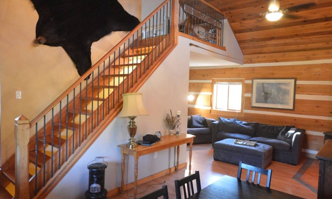 Division No. 3 Cabin | Crowsnest Riverside Cabin- 42 km from Castle Mountain Ski Resort