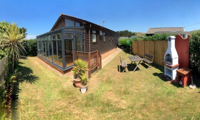 Croyde Ski Chalet | CROYDE DUNE LODGE | 3 Bedrooms | Located on beach path | Ramped Access