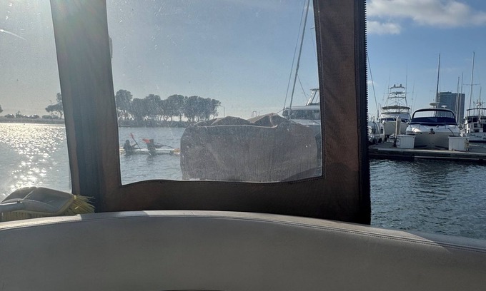 Lincoln Acres Boat Rental | Cruisers 3075 Express - Sleeps 4 - Marina Amenities Included