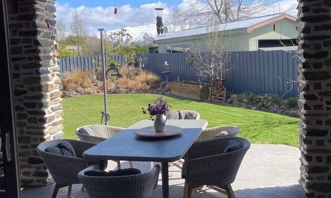 Twizel House | Cruisin on Cass is a cosy, warm, modern, & well appointed Central Twizel home