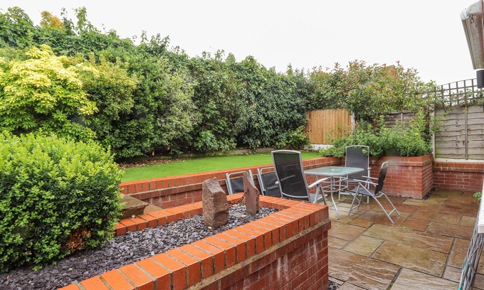 Frodsham Cottage | CRUMMOCK, pet friendly, character holiday cottage in Frodsham